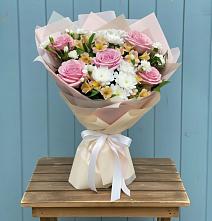 Букет цветов из:  Гвоздики, Орхидеи и Розы в Ардатове Республики Мордовия