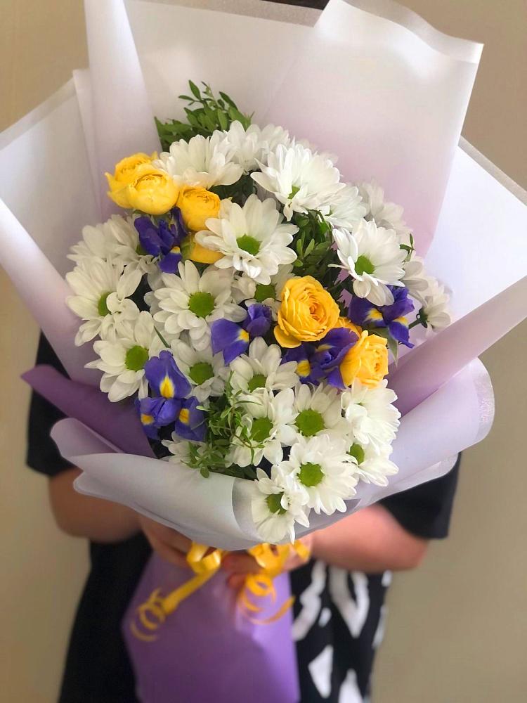 Букет цветов из: Ирисы, Хризантемы и Розы в Ардатове Республики Мордовия