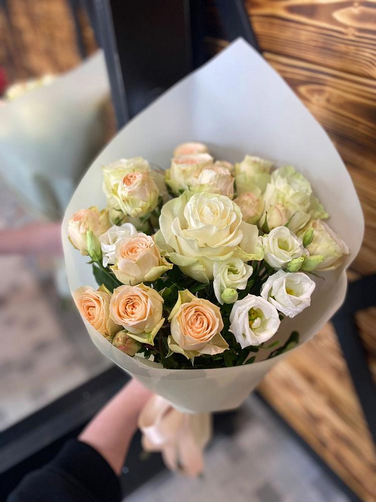 Букет цветов из: Розы и Лизиантусы в Ардатове Республики Мордовия